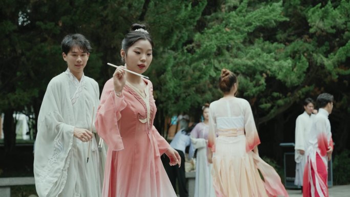 中秋景区古风男女投壶活动