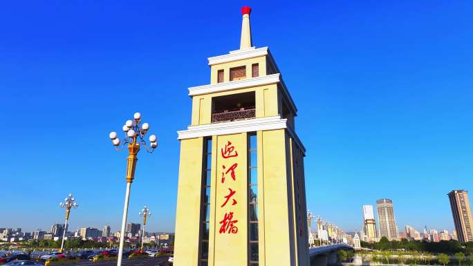 航拍太原迎泽大桥升级改造通车桥头堡特写