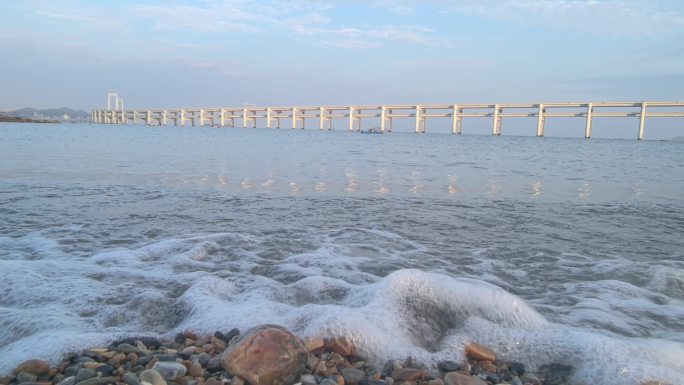 大连黑石礁 海浪 跨海大桥