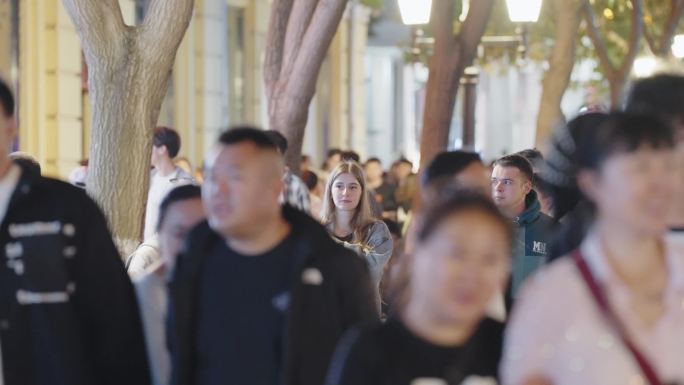 哈尔滨中央大街游客外国人