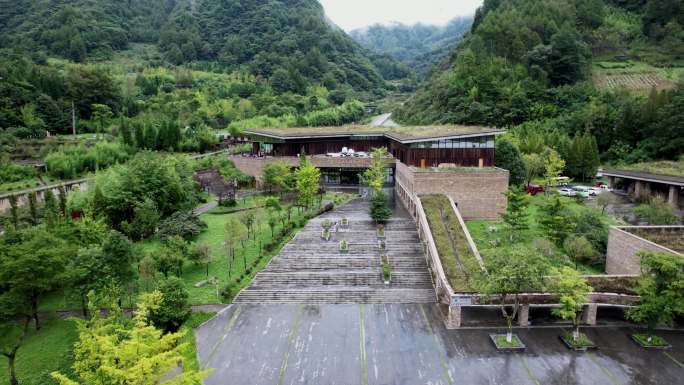 卧龙中华大熊猫苑  大熊猫繁育研究基地