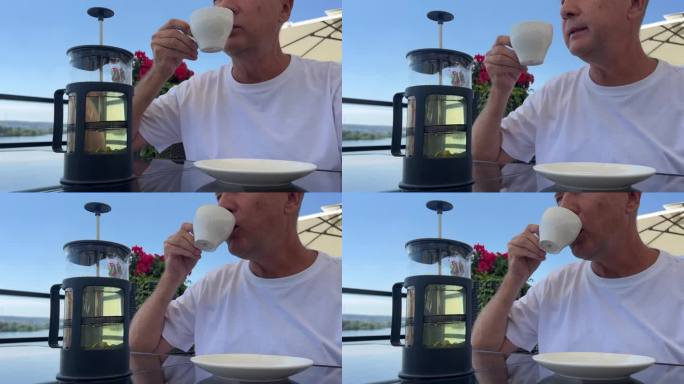 享受美味的早餐，在海滨餐厅用餐