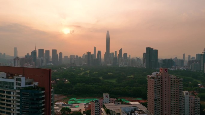 鸟瞰可持续性的剪影向前移动的场景