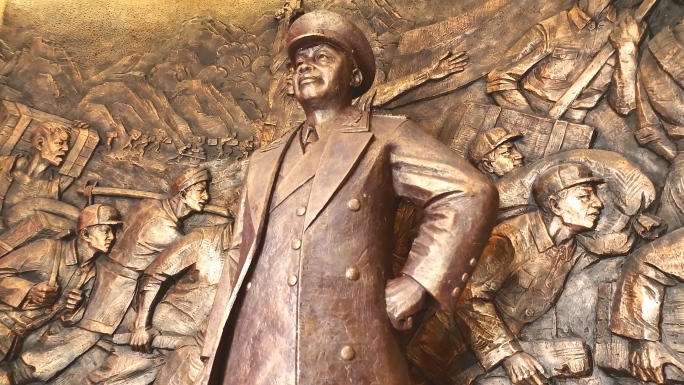 杨至成将军雕像