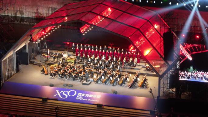 2024西安交响乐团大雁塔户外公演灯光秀