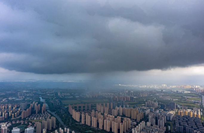 暴风雨来临之前