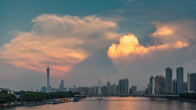 积雨云下的广州塔和海印桥