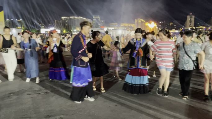四川凉山州西昌星月湖公园火把节