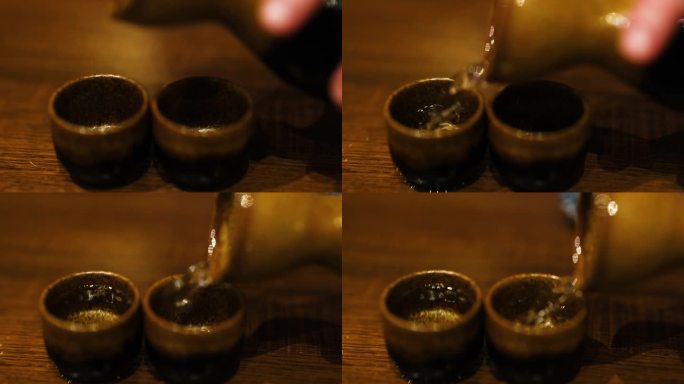 清酒倒杯