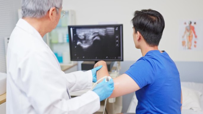 亚男子肘部损伤超声
