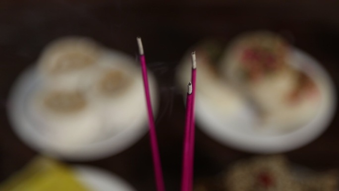 祭拜 过年 拜灶王 灶王仪式 烧香 祭拜