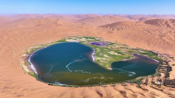 巴丹吉林沙山湖泊