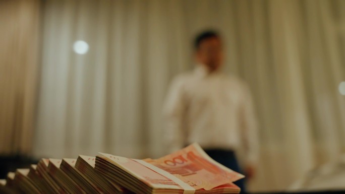 面对赃款不知所措