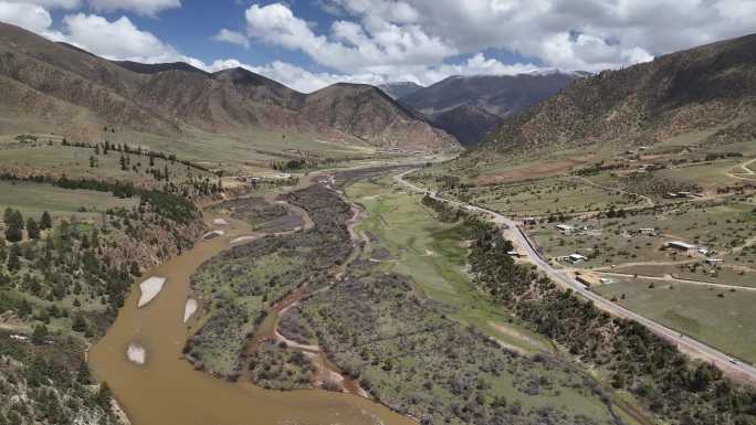G214青藏线类乌齐县紫曲公路风光航拍