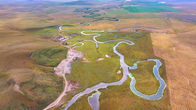 航拍乌拉盖湖秋天九曲湾