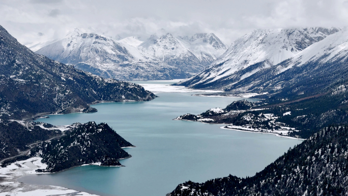 航拍西藏的村落 雪山 湖