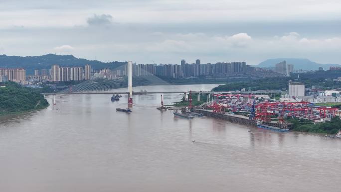 四川泸州市泸州港国际集装箱码头长江航拍