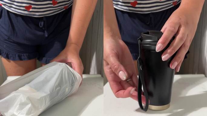 一位女士在市场上评论购买的商品。她示范了一个保温杯。垂直视频。
