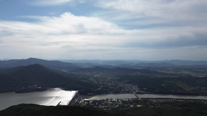 从朱雀山顶俯瞰丰满水库