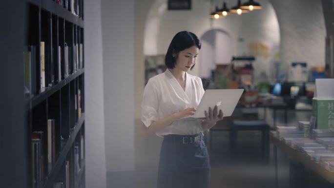 书店图书馆咖啡馆办公悠闲看书读书查阅浏览