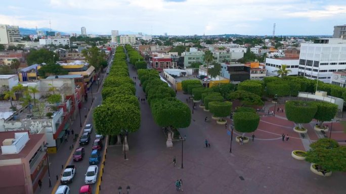 莱昂瓜。墨西哥。2024年7月19日:瓜纳华托州莱昂市的凯旋门，展示了它的历史意义和建筑之美。