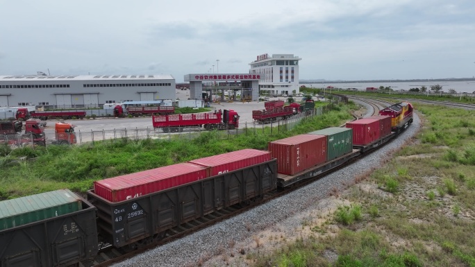 广西钦州港海铁联运班列  西部陆海新通道