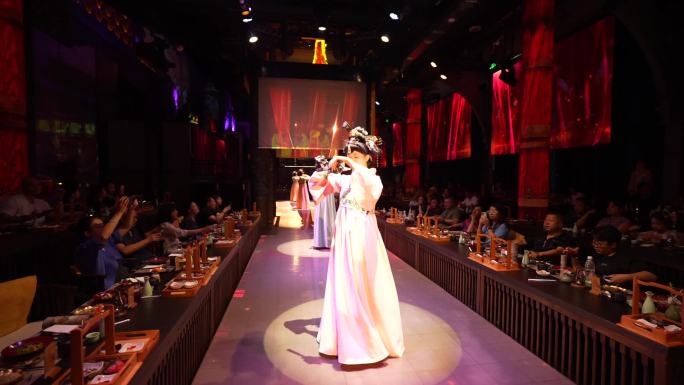 沉浸用餐 东郊记忆蜀宴赋 吃饭表演
