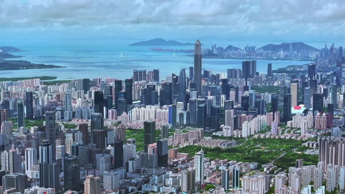 深圳城市蓝天白云天际线