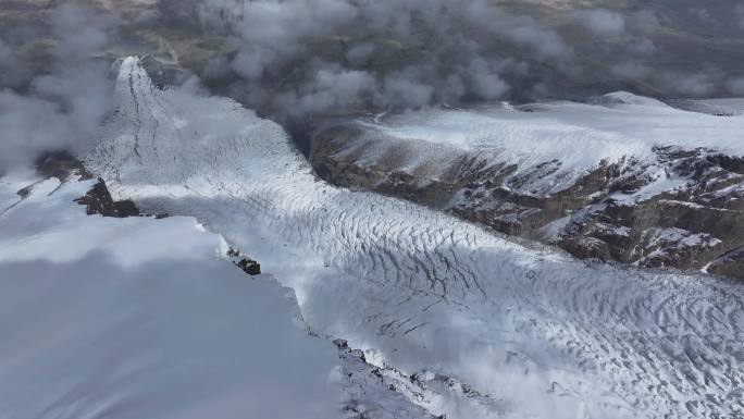 航拍冰川之父慕士塔格峰雪山冰川
