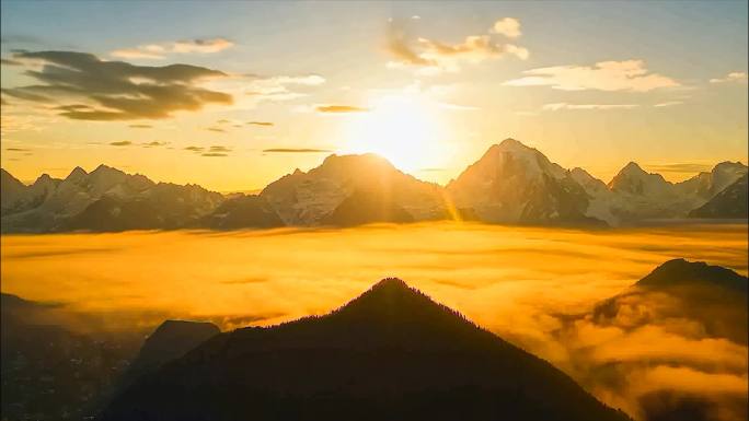 日出云海雪山日照金山唯美早晨清晨风景风光