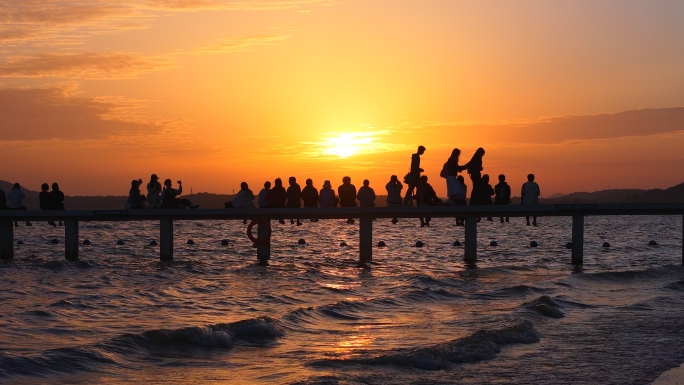 武汉东湖凌波门日出游客旅游航拍