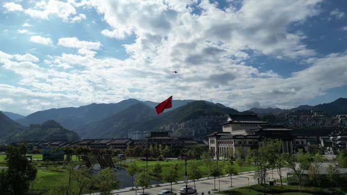 景宁无人机飞手悬挂国旗为祖国庆生