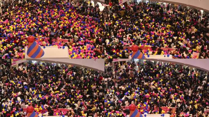 气球雨，气球落下瞬间，活动现场观众