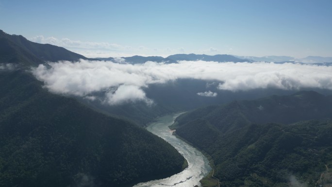 高空俯瞰山间江河 澜沧江