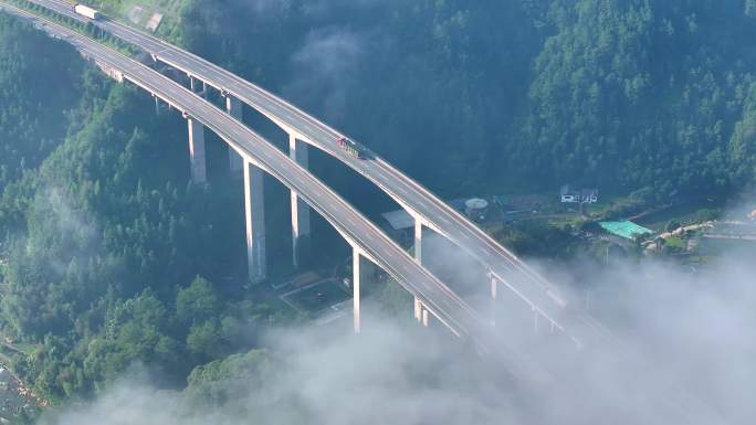 山区高速公路&云海