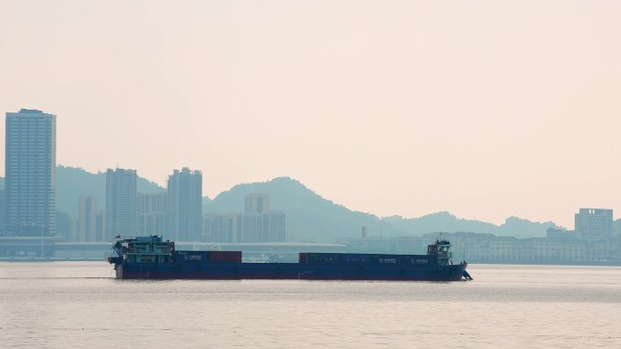 货轮 唯美意境 运河风景 轮船