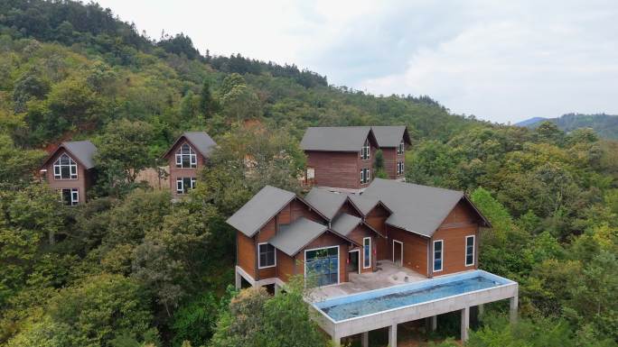 森林里的木屋酒店