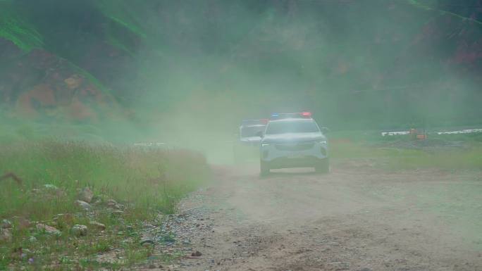 青海藏区法院执行出警行车