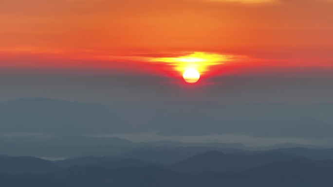 4K 大山远处太阳升起