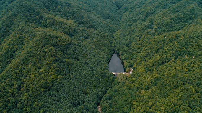 山间穿越云层自然风景白云山