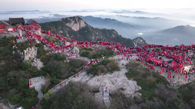 盛世华诞  红旗如“潮”耀东方