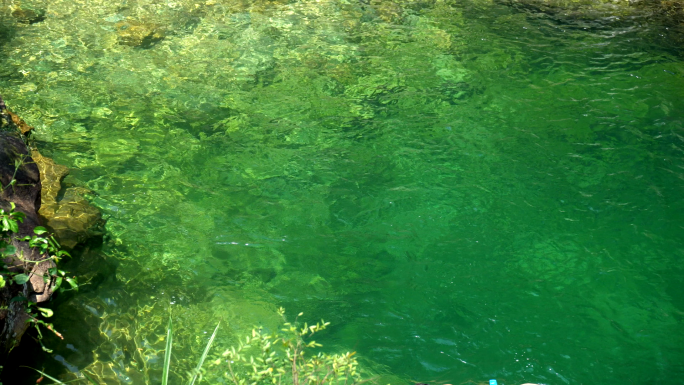 4K实拍山涧小溪溪流溪水瀑布清泉石上流