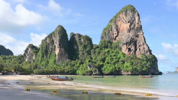 泰国南部甲米海滩的广角风景