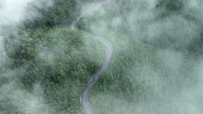航拍森林云海工程车行驶在山区公路