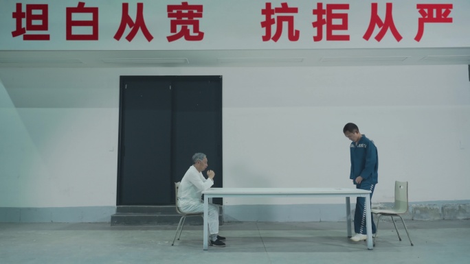 巡视组出具留置决定书逮捕贪官监狱探视忏悔