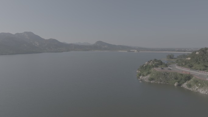 航拍烟台市牟平区龙泉镇龙泉水库秋季山水