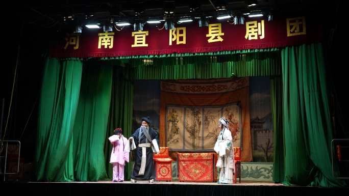 戏曲演出豫剧《陈三两》送戏下乡