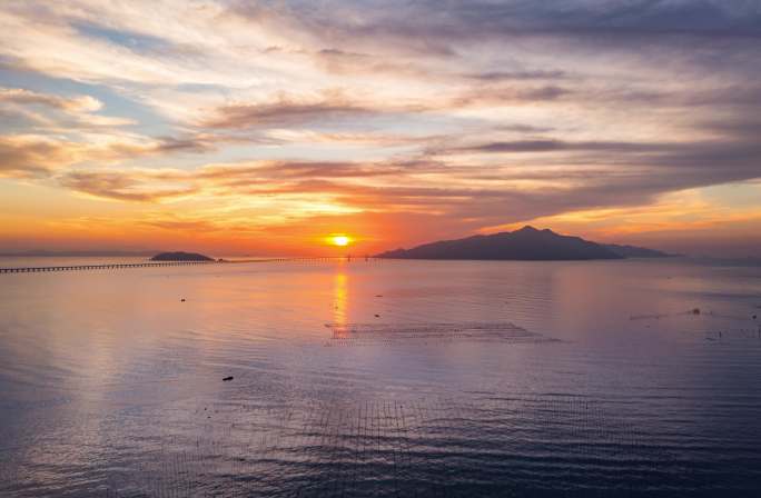 汕头航拍南澳岛海上日出太阳升起延时