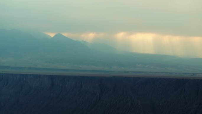 大地伤疤-独山子大峡谷