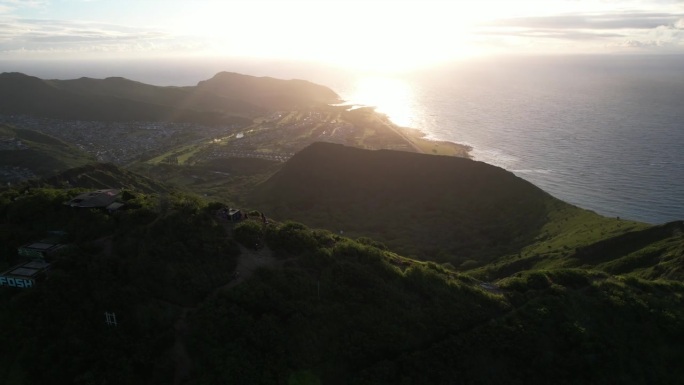 科科头陨石坑，瓦胡岛航拍视频-无人机视频飞越火山口边缘